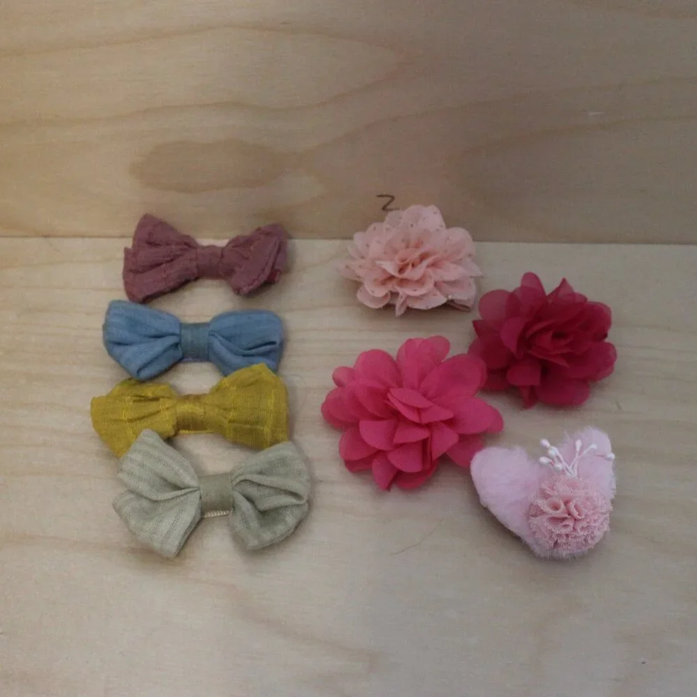 Lot of Little Girls Bows/Hair Accessories
